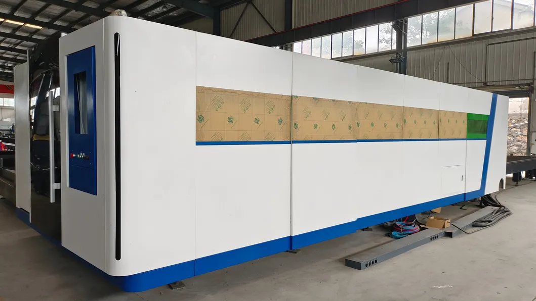 Maszyna laserowa do cięcia metalu z zamkniętą osłoną ochronną i prędkością cięcia 0-40 m/min 0
